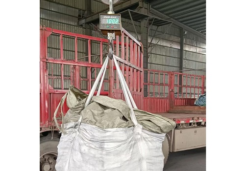 Calibrated weight check each package to 1002 kgs for precision export compliance