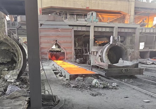 molten silicon calcium poured into ingot mold in factory
