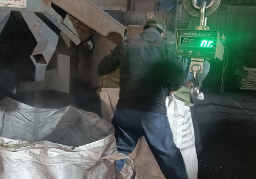 Worker packing ferrosilicon 75% lumps into ton bags for export